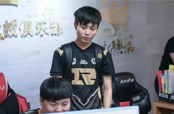 在激烈的竞 在激烈的竞